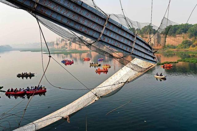 Mehr als 140 Tote bei Einsturz von Hängebrücke in Indien