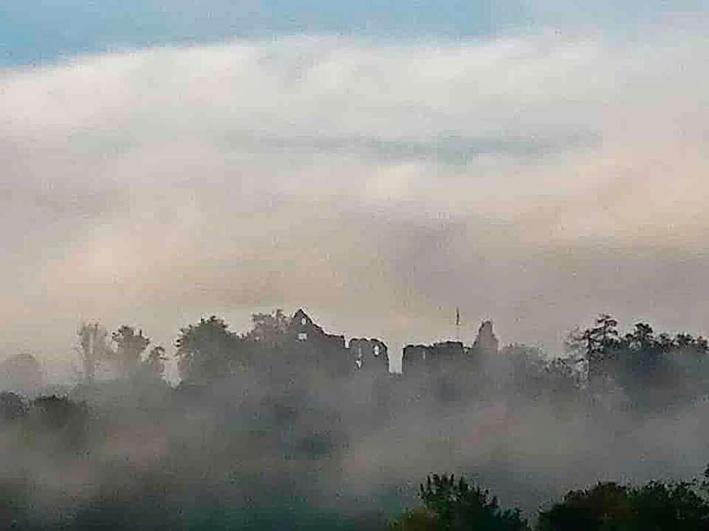 Die Hochburg im Nebel