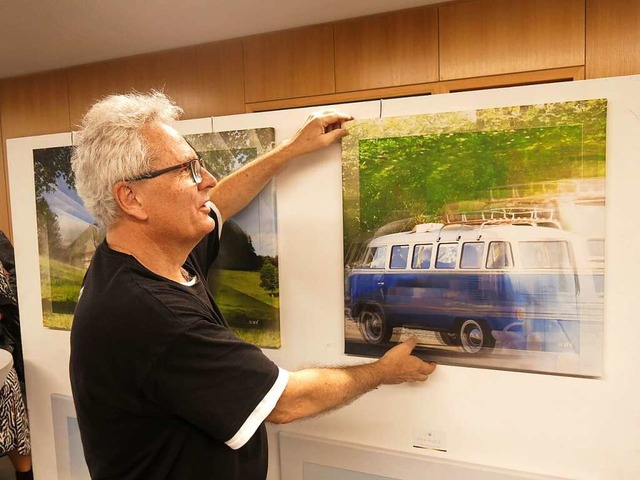 Gordon Verstndig mit Foto-Art &#8222;Happy Blue&#8220;  | Foto: Georg Vo