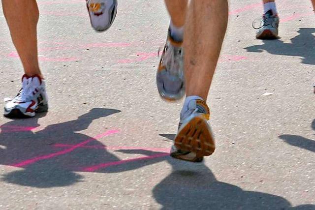 Lrracher Ehepaar luft Marathons auf allen Kontinenten