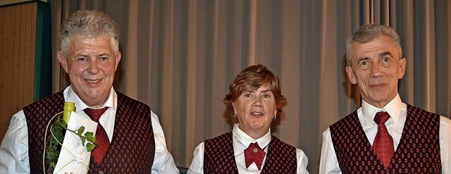 Joachim Wiler (von links), Anette Sig...gagement im Handharmonika-Club geehrt.  | Foto: Liane Schilling