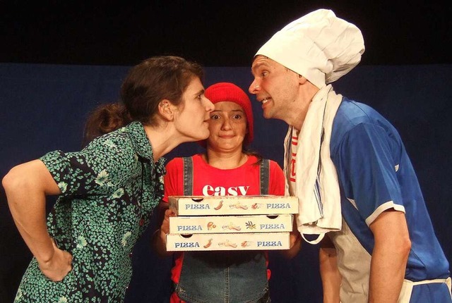 Marie Wuillme, Alexandra Nesici und N...terstck  &#8222;Pizza Spionage&#8220;  | Foto: Steffi Brger