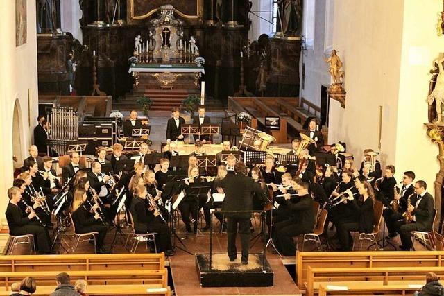 Stadtmusik Lffingen vermittelt die Sinnlosigkeit von Krieg