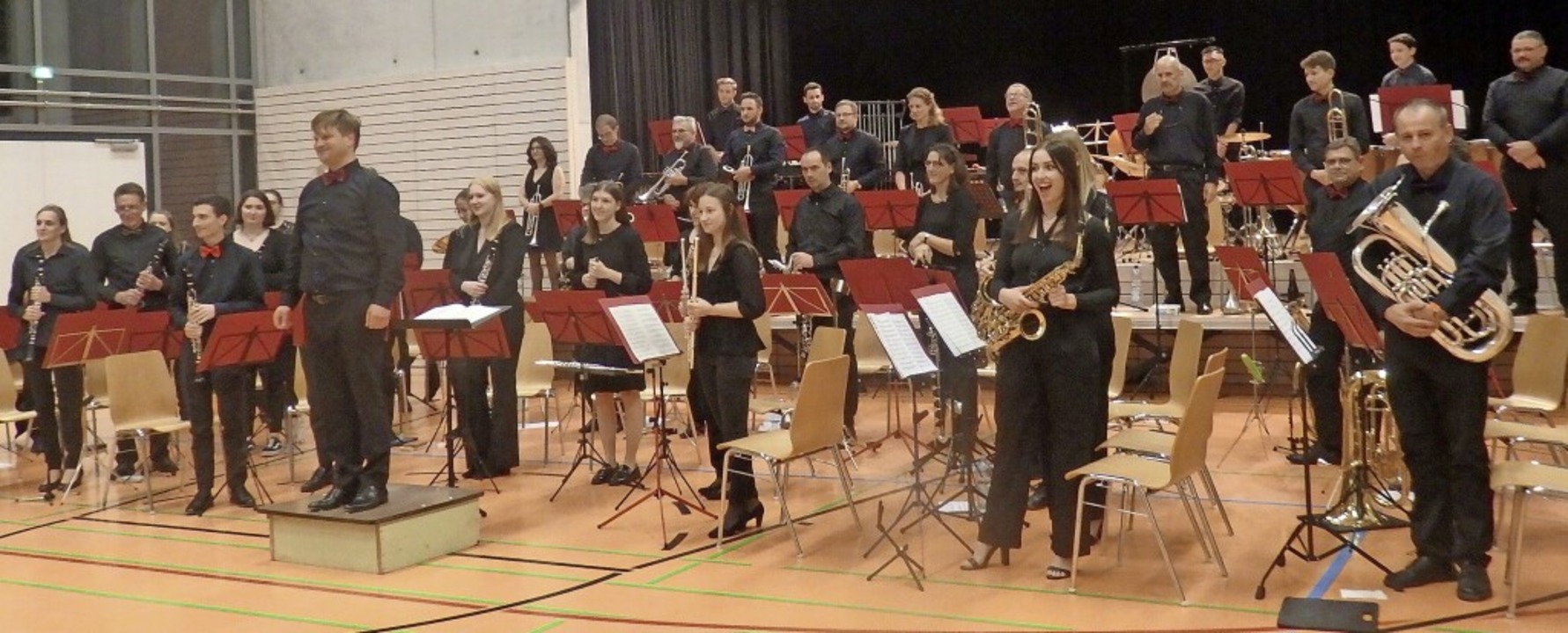 Das Verbandsblasorchester Kaiserstuhl-...er Möhlinhalle ein virtuoses Konzert.   | Foto: Bianca Flier