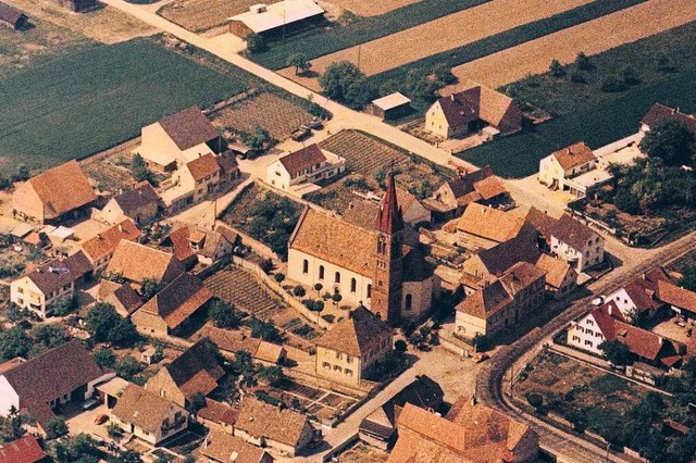 Diese Luftaufnahme aus dem Jahr 1972 z...er Eingemeindung nach Breisach aussah.  | Foto: Quelle: Stadtarchiv Breisach 