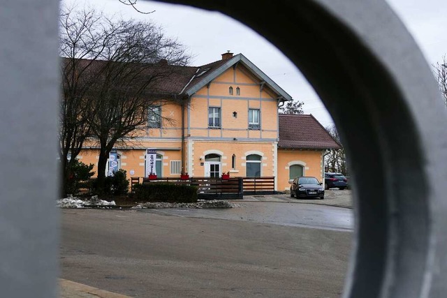 Auf dem Bahnhofsvorplatz gibt es nur e...itig an. Knftig sollen es sechs sein.  | Foto: Simone Hhl