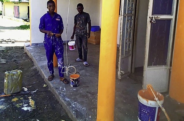 Renovierungsarbeiten an der Krankenstation in Bukangara in Uganda  | Foto: Claudia Jacobasch