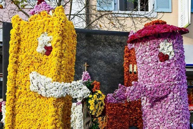 Vereine gestalten Blütenwagen bei der Chrysanthema in Lahr
