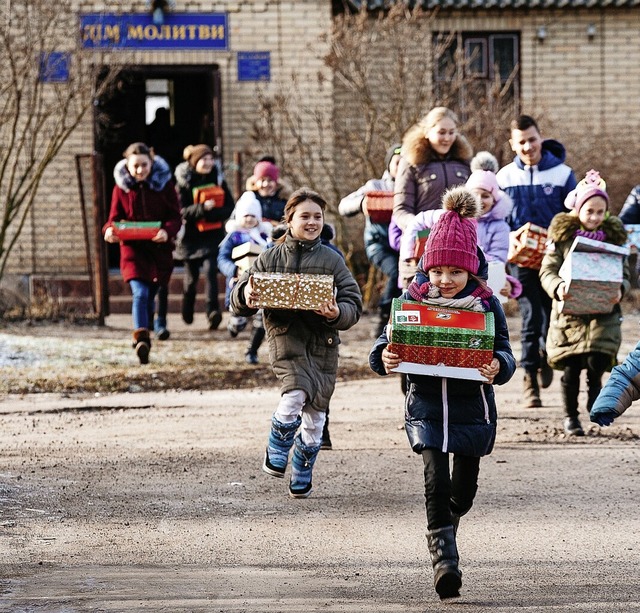 Auch in die Ukraine sollen in diesem J...lreiche Schuhkartons geschickt werden.  | Foto: David Samuel Vogt