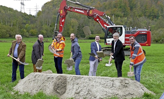 Frhliche Gesichter beim Spatenstich auf dem Hllsteiner Scherracker.  | Foto: Martina David-Wenk