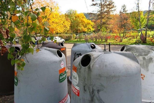 Die Container am Lrracher Hauptfriedhof stren die Ruhe des Orts