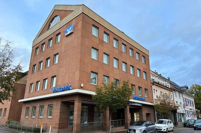 Das Gebude der Volksbank an der unter...wird komplett auf Vordermann gebracht.  | Foto: Alexander Huber