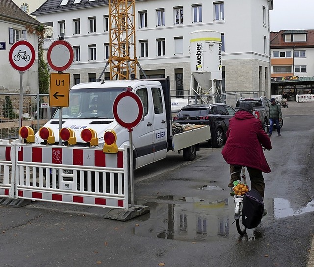 Derzeit ist die Durchfahrt fr Radfahr...s scheint nicht alle zu interessieren.  | Foto: Frank Schoch