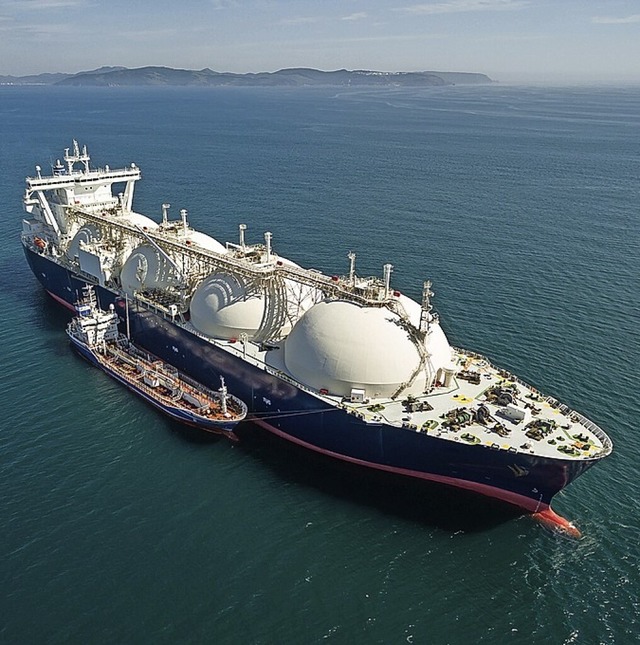 LNG-Tanker auf hoher See  | Foto: vladsv (stock.adobe.com)