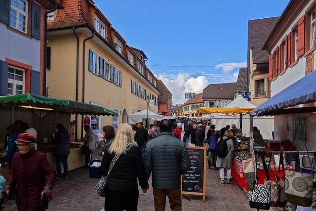 Der Martinimarkt in Ettenheim fllt die Gassen in der Altstadt