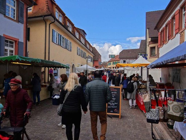 Durch volle Gassen schlendern und sich... &#8211; das gehrt zum Martinimarkt.   | Foto: Katrin Wien