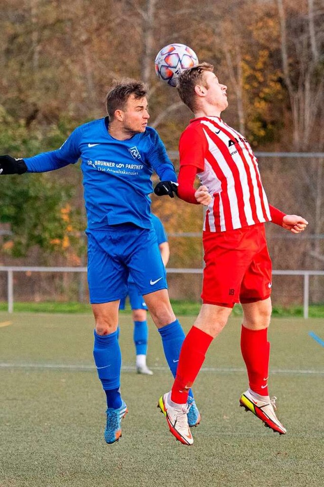 Vorbereiter und Vollstrecker: Peter Sc...nks) vom FC Neustadt erzielte das 3:0.  | Foto: Wolfgang Scheu