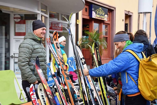 Das macht Laune auf den  Winter: Beim ...e Auswahl an Wintersportartikeln gro.  | Foto: Thomas Biniossek