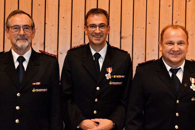 Christian Drse (Mitte) wurde zum Ehre...zu Ehrenabteilungskommandanten ernannt  | Foto: Christiane Sahli