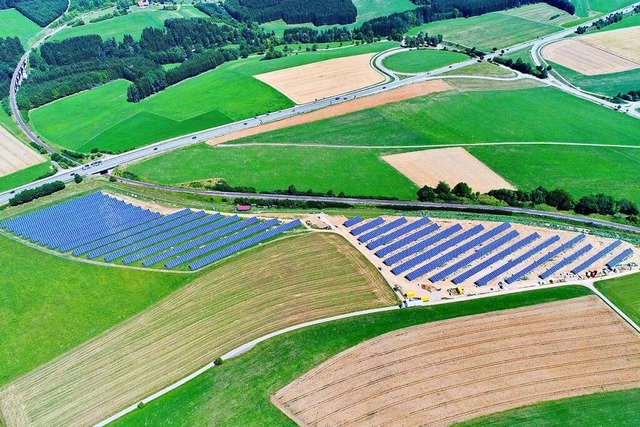 Zu den schon laufenden Manahmen gegen... 1000 Module des Solarparks Unadingen.  | Foto: Phiippe Thines