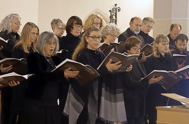 Die Lrracher Kammerchre Viva Voce un...Kirche St. Josef in Brombach zusammen.  | Foto: Roswitha Frey