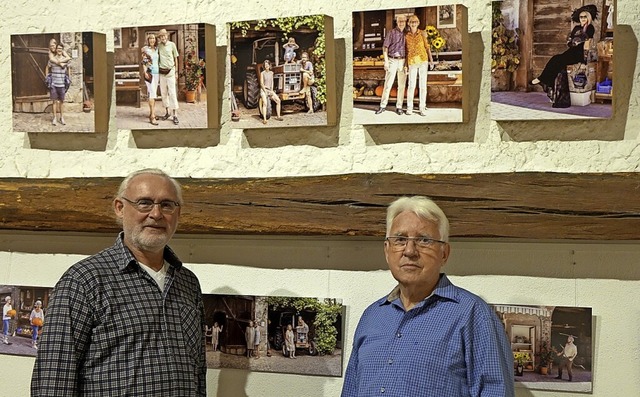 Die Fotografen Hanspeter Wei (links) ...sse ihrer Publikumsaktion im Art Dorf.  | Foto: Roswitha Frey