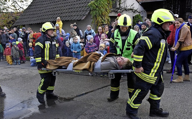 Groes Interesse an der bung der Feuerwehr in Buchholz  | Foto: Markus Zimmermann