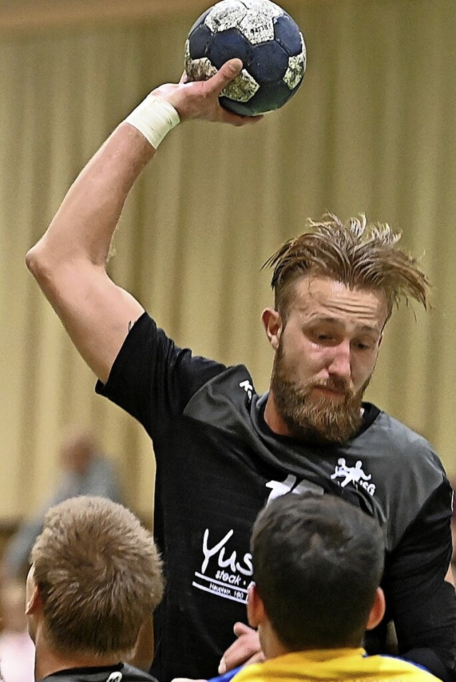 Nur 30 Minuten Handball: Tobias Ludwig unterlag mit der HSG beim Rangvierten.  | Foto: Achim Keller