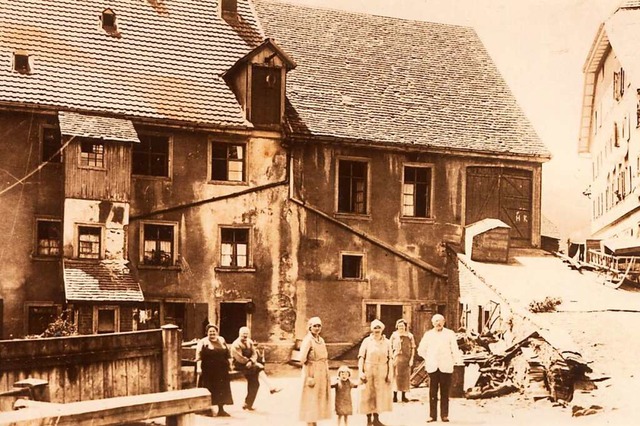 Die Familie von Pfauenwirt und Metzger...ite des &#8222;Pfauen&#8220; zu sehen.  | Foto: Roland Weis