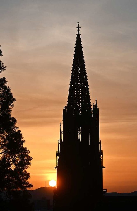 Der Turmhelm des Freiburger Münsters s...erung ab etwa 2024 gerüstfrei bleiben.  | Foto: Thomas Kunz