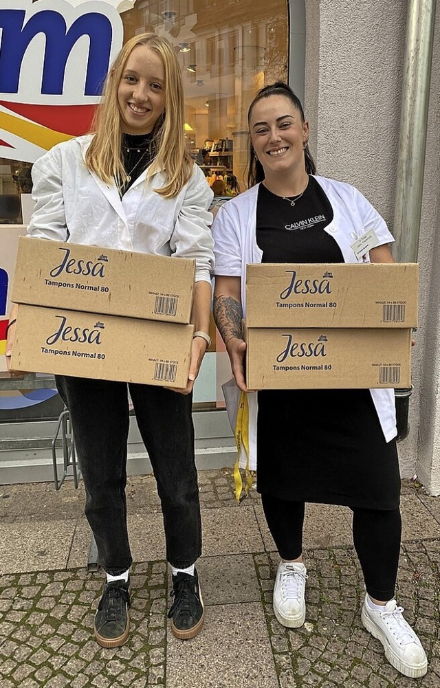 Die Hygieneartikel fr die Spender sind vom  Drogeriemarkt  gespendet worden.   | Foto: Schule