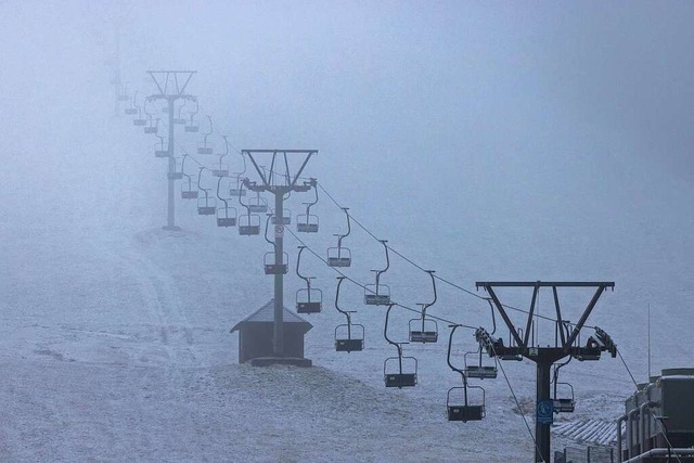 Starker Schneefall am Feldberg ist hn...das neue Preismodell fr die Skilifte.  | Foto: Philipp von Ditfurth (dpa)