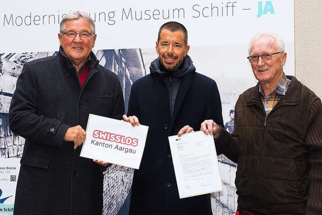 Georg Matter (Mitte) berbrachte die N... Schnetzler (links) und Hannes Burger.  | Foto: Hans Christof Wagner