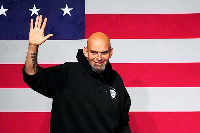 Der Hoodie ist sein Markenzeichen: John Fetterman.  | Foto: Gene J. Puskar (dpa)