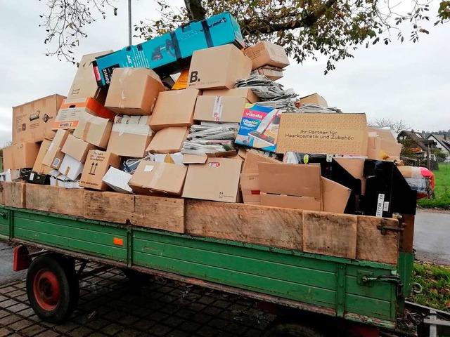 Hab&#8217; den Wagen vollgeladen: Trak...und Kartonage aus der Tuniberggemeinde  | Foto: Sebastian Ehret