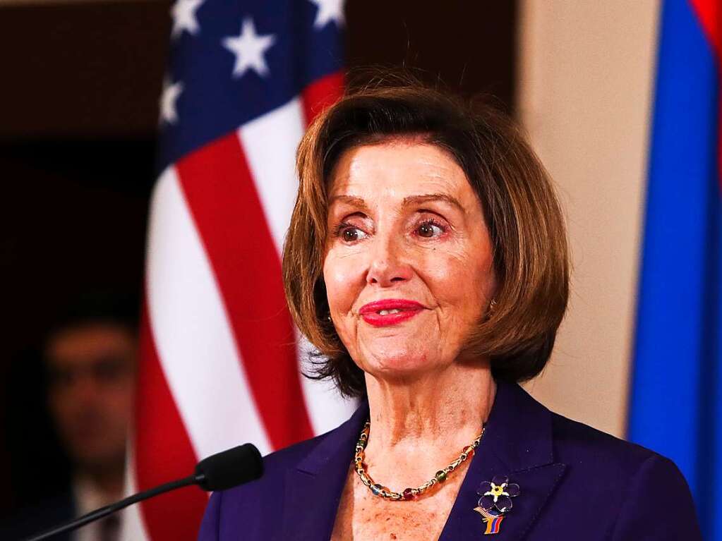 Nancy Pelosi, Vorsitzende des US-Reprsentantenhauses  hat ihr Abgeordnetenmandat verteidigt. Der Sender CNN und die Nachrichtenagentur AP erklrten die 82-jhrige Demokratin in der Nacht zum Mittwoch zur Siegerin der Abstimmung in ihrem Wahlkreis im US-Bundesstaat Kalifornien.