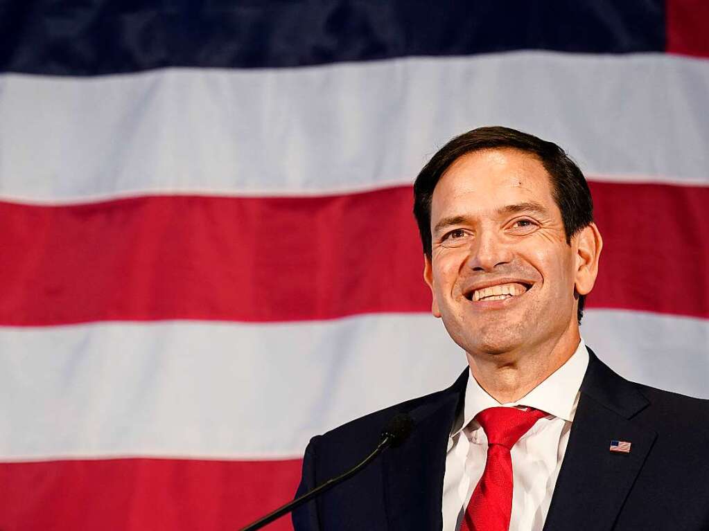 Marco Rubio, republikanische Senator von Florida, lchelt, als er whrend einer Wahlparty in Miami zu seinen Anhngern spricht. Rubio konnte bei der Wahl sein Amt als Senator verteidigen.