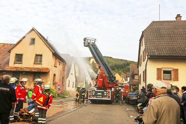 Zahlreiche Interessierte verfolgten di...imer Feuerwehr am Samstag in Wallburg.  | Foto: Sandra Decoux