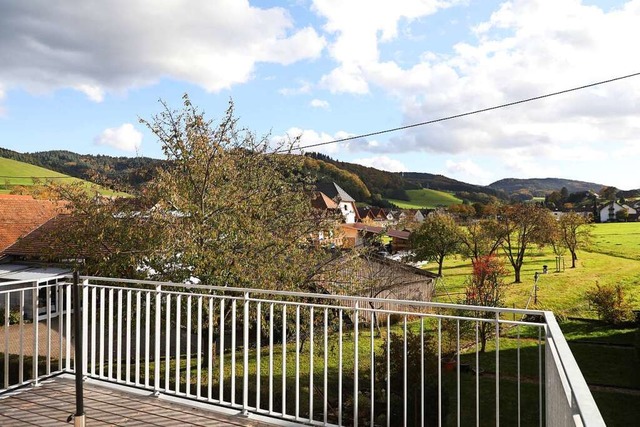 Idyllischer Blick vom Balkon des Seniorenwohnprojekts Alte Pfarrscheune  | Foto: Christoph Breithaupt