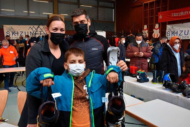 Schnppchen gemacht beim Basar der Skizunft Rheinfelden, hier im Jahr 2021.  | Foto: Heinz und Monika Vollmar