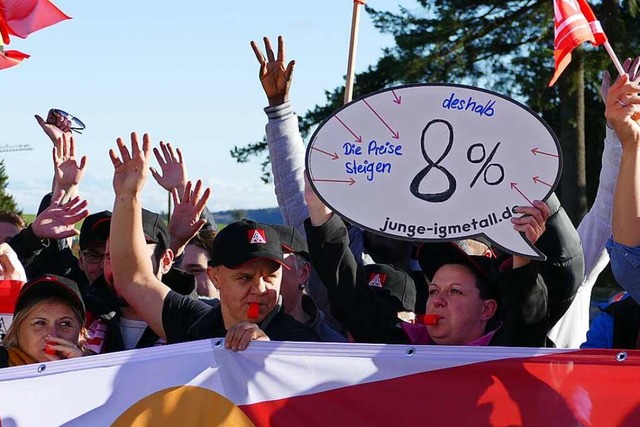 Rund 180 Beschftigte von Dunkermotore...am Warnstreik der IG Metall beteiligt.  | Foto: Verena Pichler