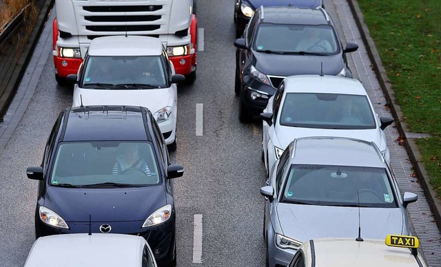 Die geplante Euro-7-Abgasnorm fr Fahrzeuge erntet viel Kritik.   | Foto: Bernd Wstneck (dpa)