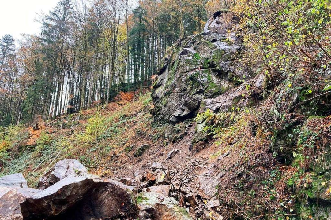 Oben rechts im Bild ist die Stelle zu sehen, wo die lockeren Felsen saßen.  | Foto: Annemarie Rösch
