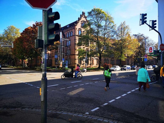 Das &#8222;Rundumgrn&#8220; an der Kr... Moltke/Weingartenstrae soll bleiben.  | Foto: Ralf Burgmaier