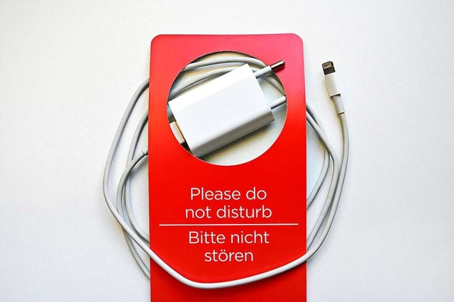 Ein Handy-Ladekabel ist schnell mal vergessen.  | Foto: Thomas Kunz