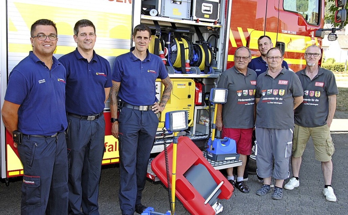 Fhrungskrfte der Feuerwehr Bad Scki...ch ber die Spende des Frdervereins.   | Foto: Hans-Walter Mark