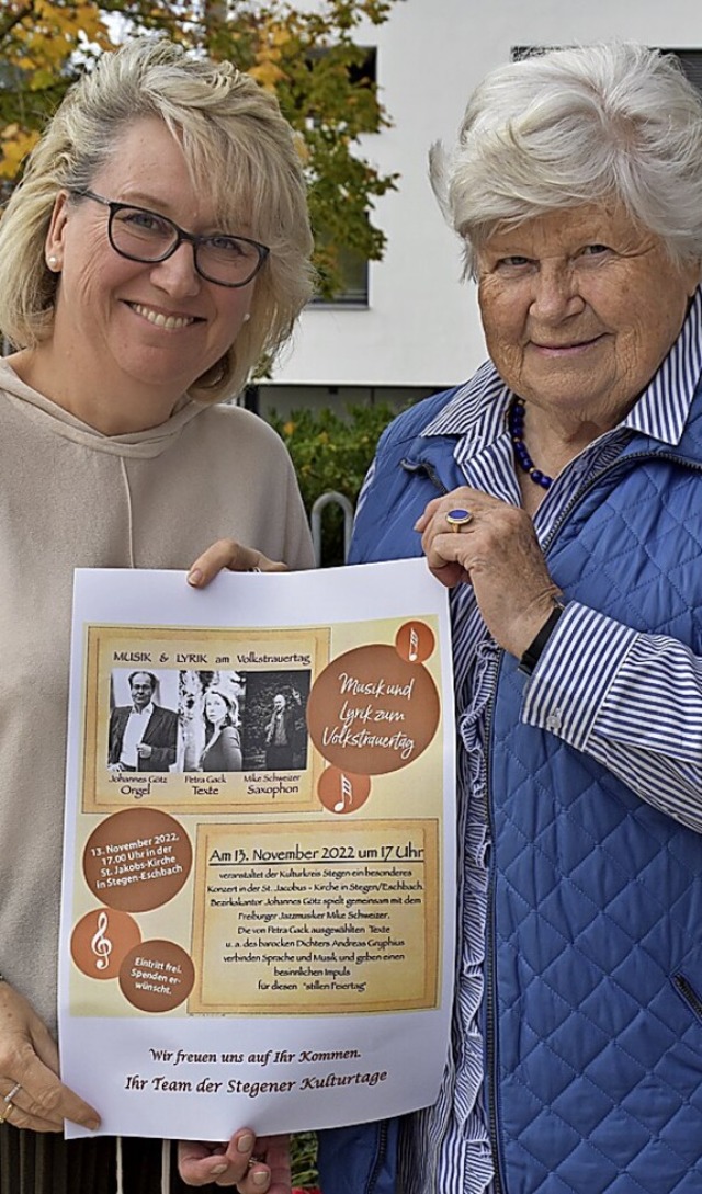 Frnzi Kleeb (links) und Gudrun Schill laden zum Konzert ein.  | Foto: Thomas Biniossek