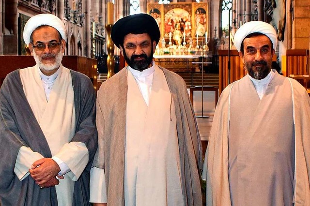 Applaus, Applaus! Die Mullahs aus Isfa...mit dem Trio der Sportfreunde Stiller.  | Foto: Thomas Kunz