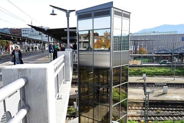 Der erste neue Aufzug am Freiburger Hauptbahnhof ist jetzt freigegeben