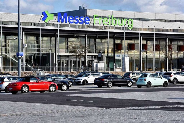 Reichen die Parkpltze vor der Freiburger Messe aus, wenn nebenan der SC spielt?  | Foto: Thomas Kunz